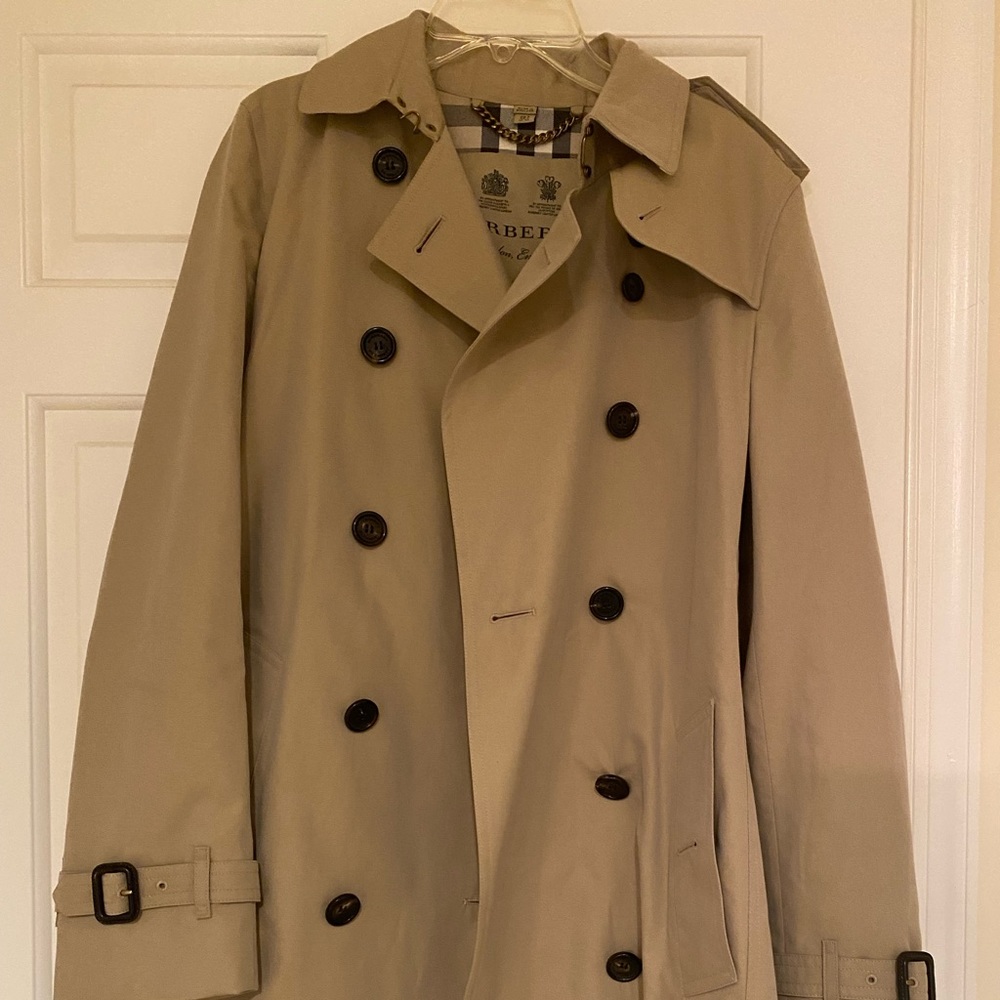 Burberry Kensington US size 6 Trench Coat. Excellent condition